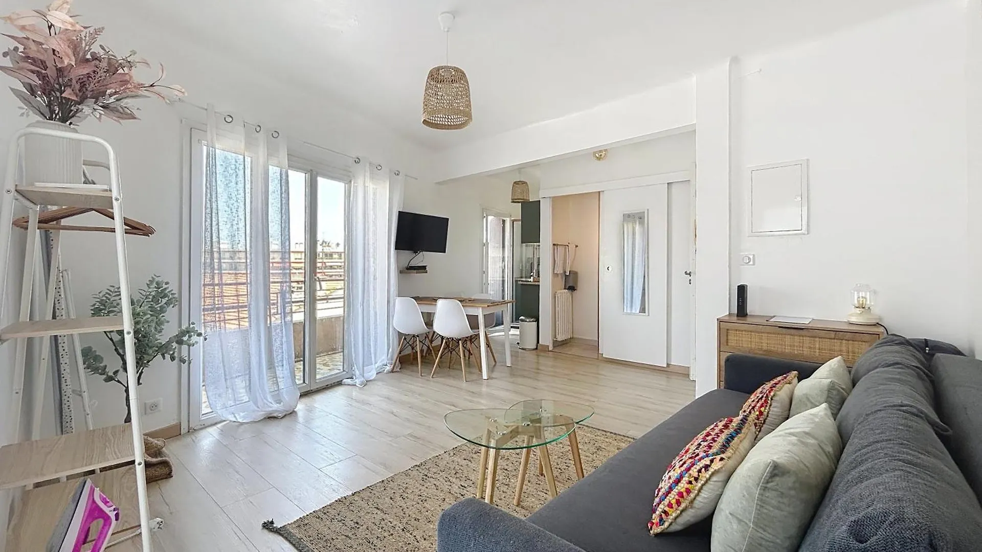 קאן סור מר Studio Hippodrome 0*, קאן סור מר